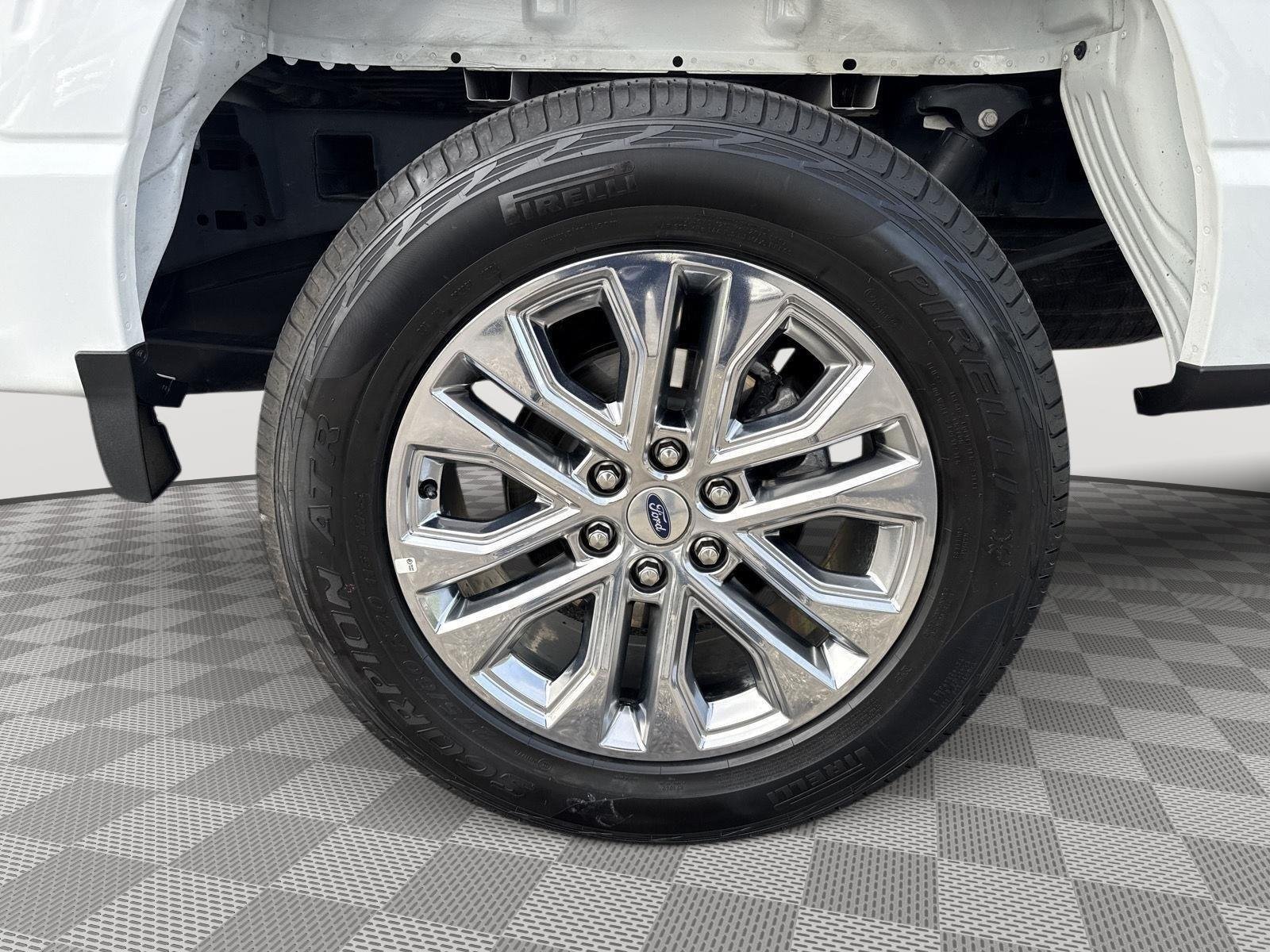 Used 2024 Oxford White Ford XLT image 18