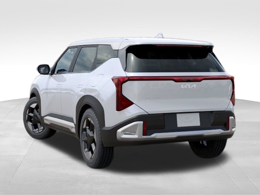 New 2027 Snow White Pearl Kia S image 4