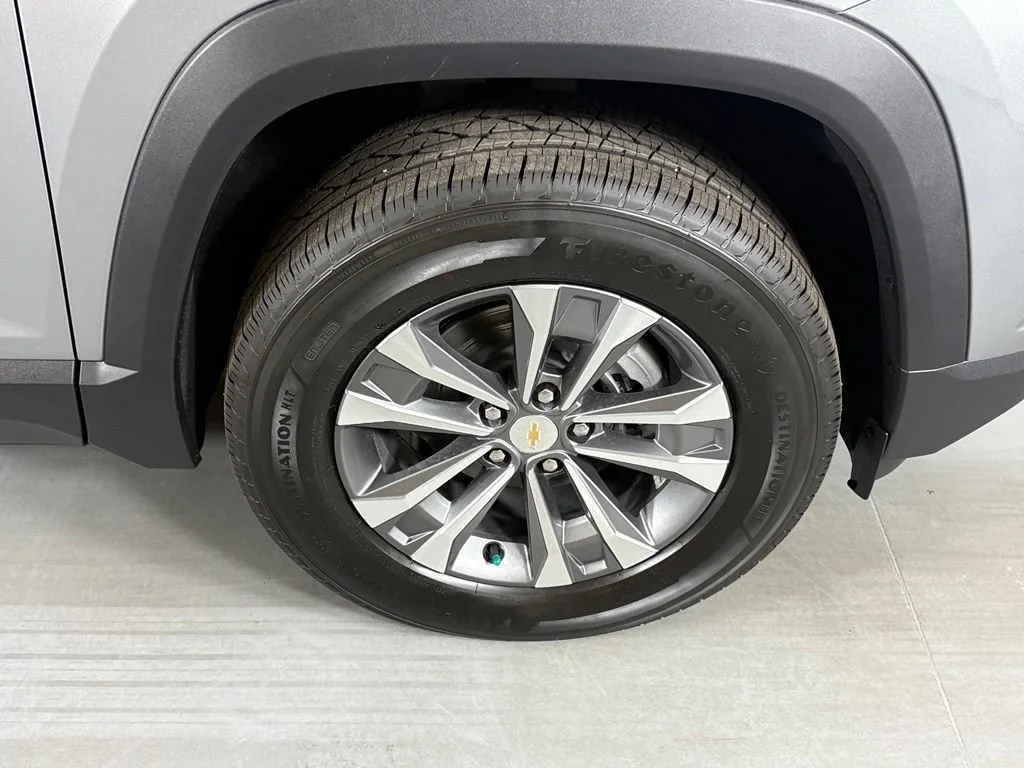 2027 Chevrolet Equinox LT - Photo 12