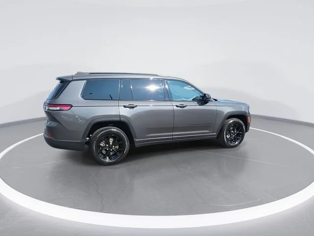 Used 2024 Gray Jeep Altitude image 9
