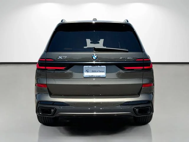 New 2027 Manhattan Green Metallic BMW xDrive40i image 4