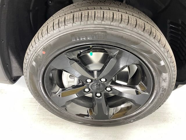 New 2025 Bright White Clear-Coat Exterior Paint Jeep Limited image 10