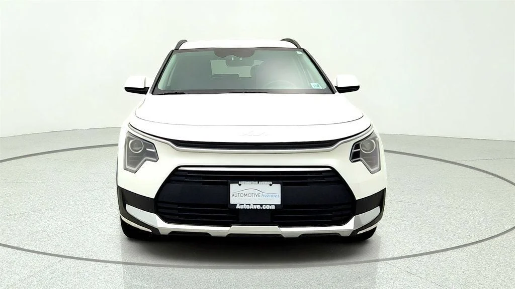 Used 2024 Snow White Pearl Kia EX FWD image 2