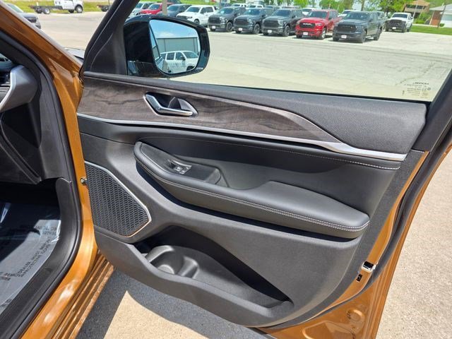 New 2026 Copper Shino Metallic Clear-Coat Exterior Paint Jeep Limited Reserve image 18