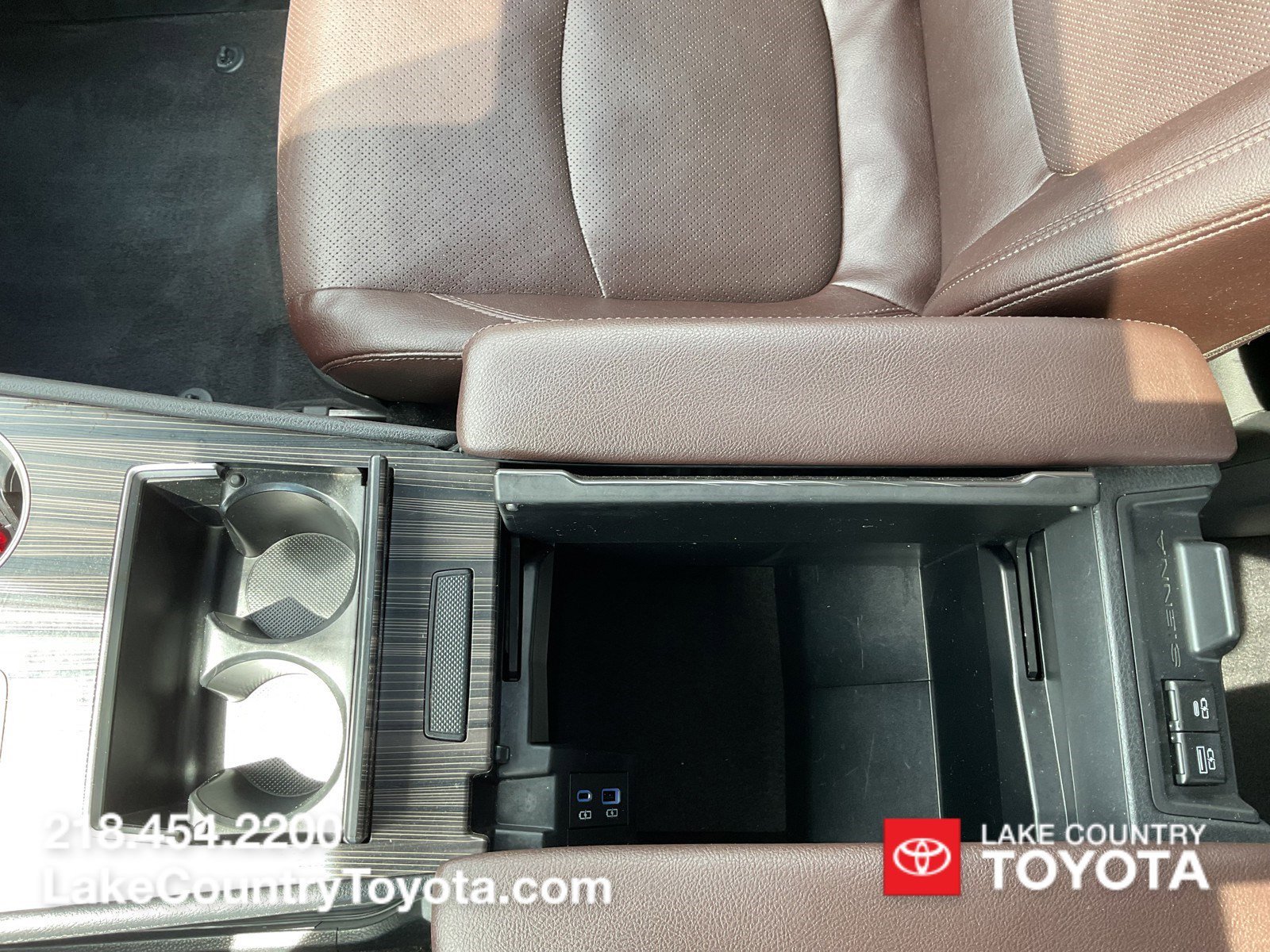 Used 2022 Silver Toyota Platinum image 34