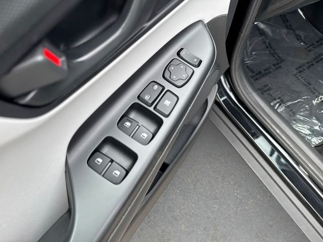 Used 2022 Ultra Black Hyundai SEL image 11