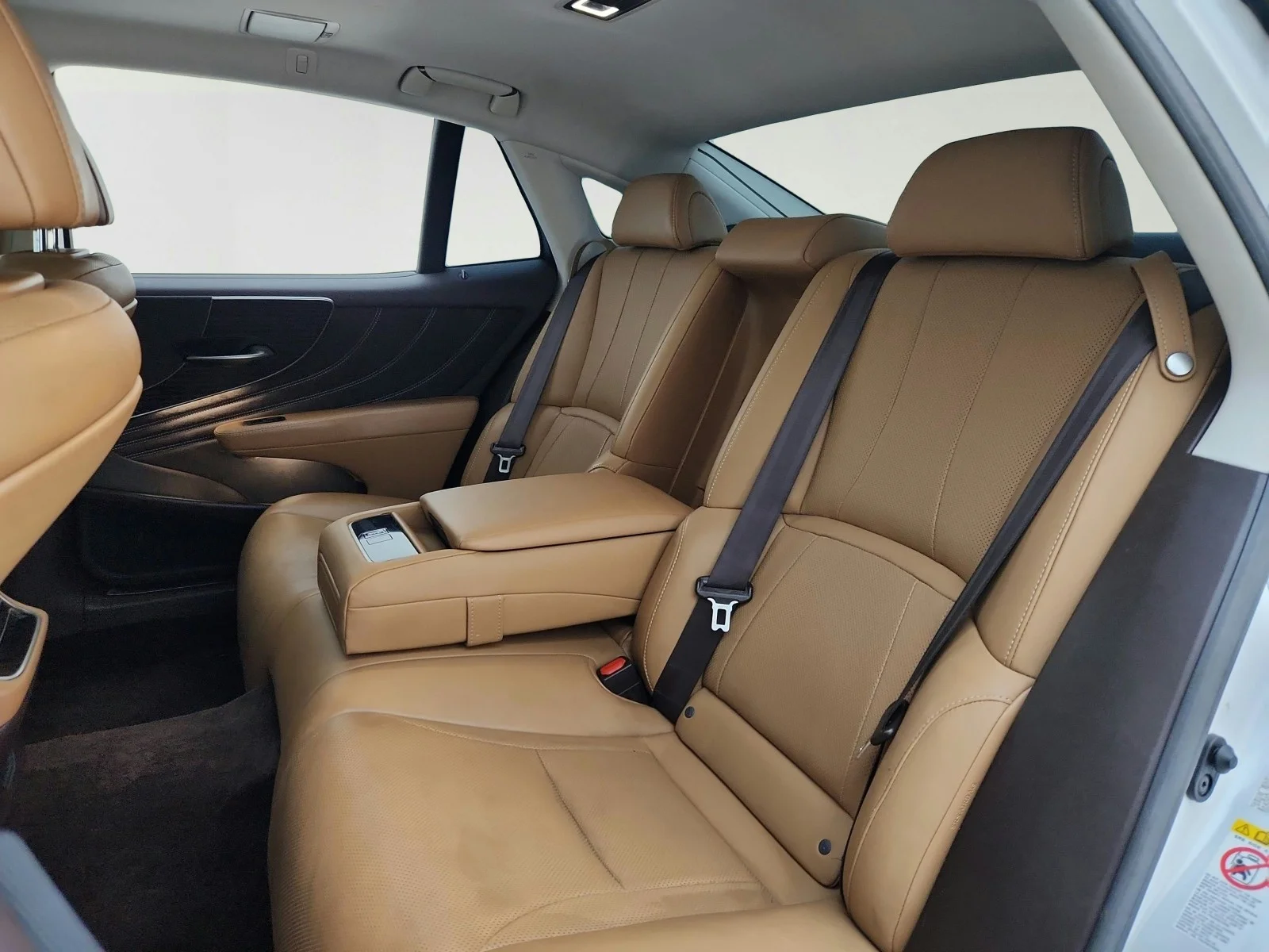 Used 2018 EMINENT WHITE Lexus LS 500 image 27