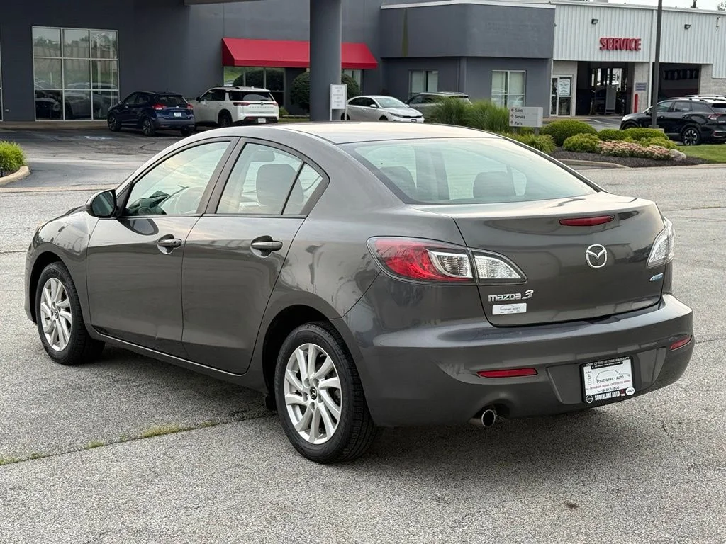 Used 2013  Mazda i Touring image 6