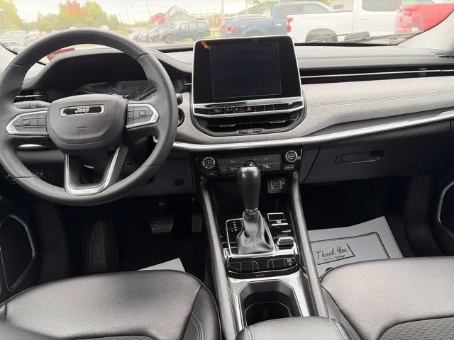 Used 2022 Blue Jeep Latitude image 12