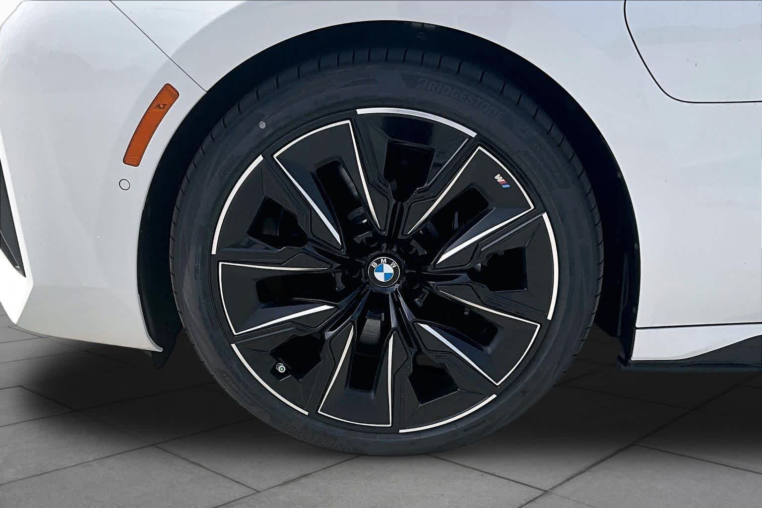 Used 2026 Alpine White BMW 750e xDrive image 10