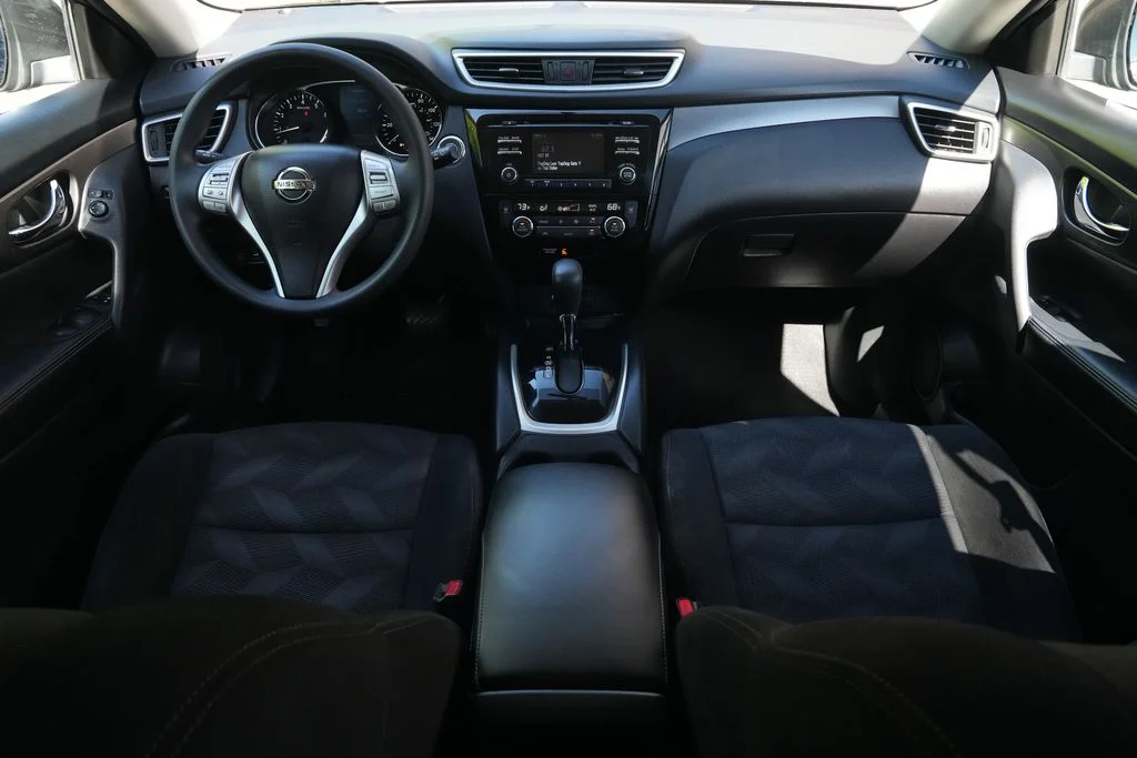 Used 2014 Black Nissan SV image 13