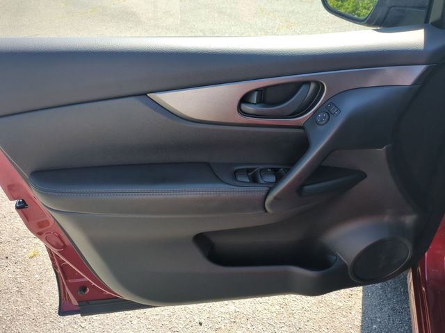 Used 2021 Red Nissan S image 12