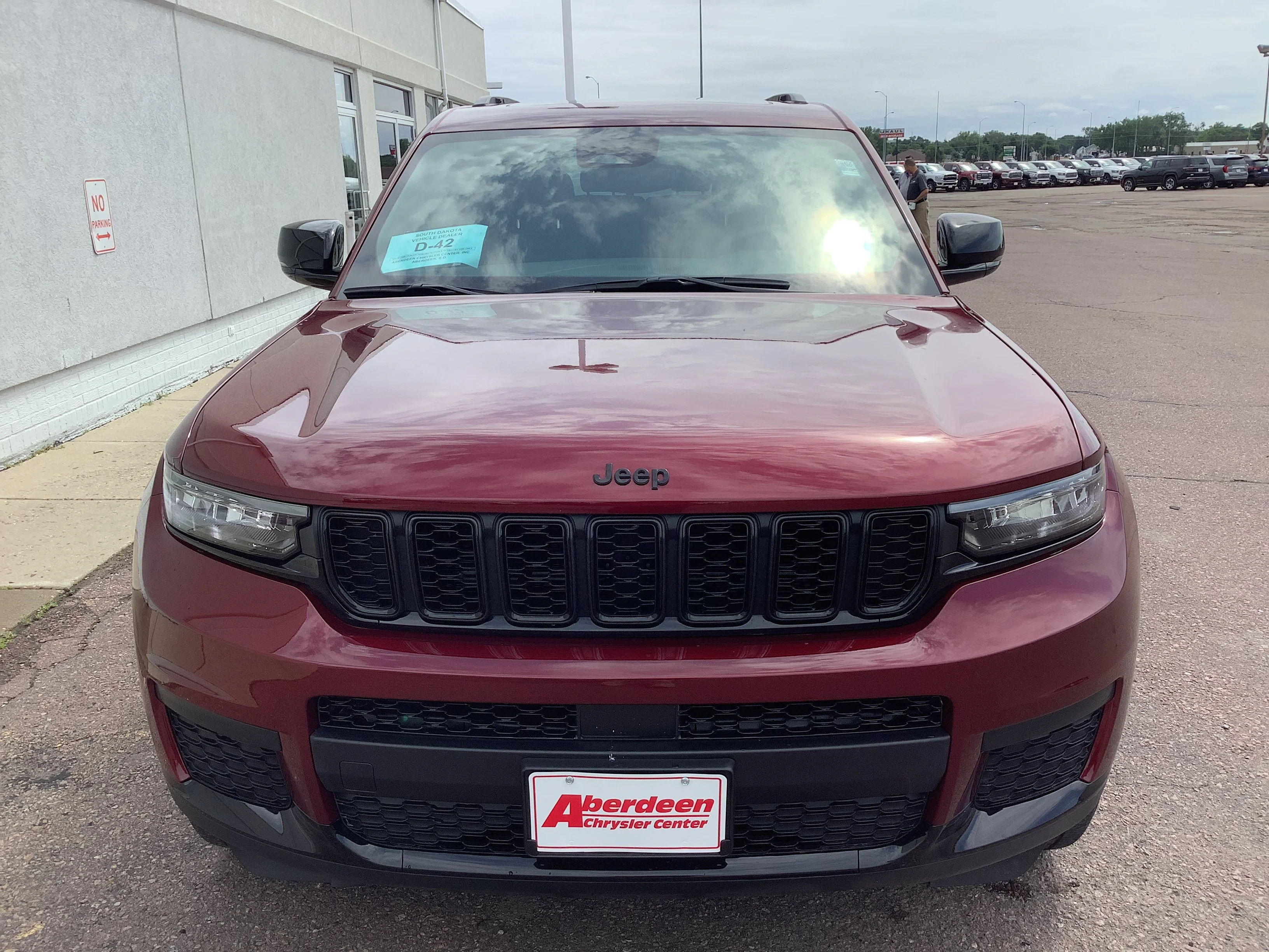 Used 2023 Red Jeep Altitude image 2
