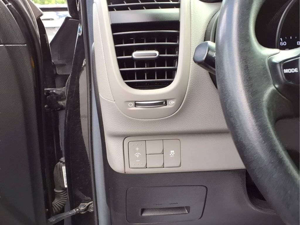 Used 2017 Black Kia Base image 12