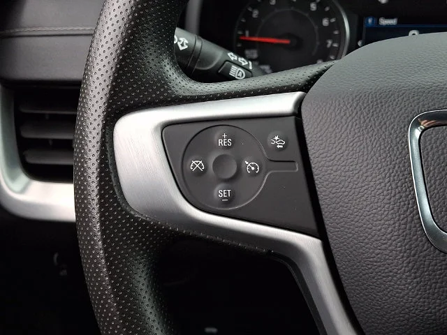 Used 2024 White GMC SLE image 21