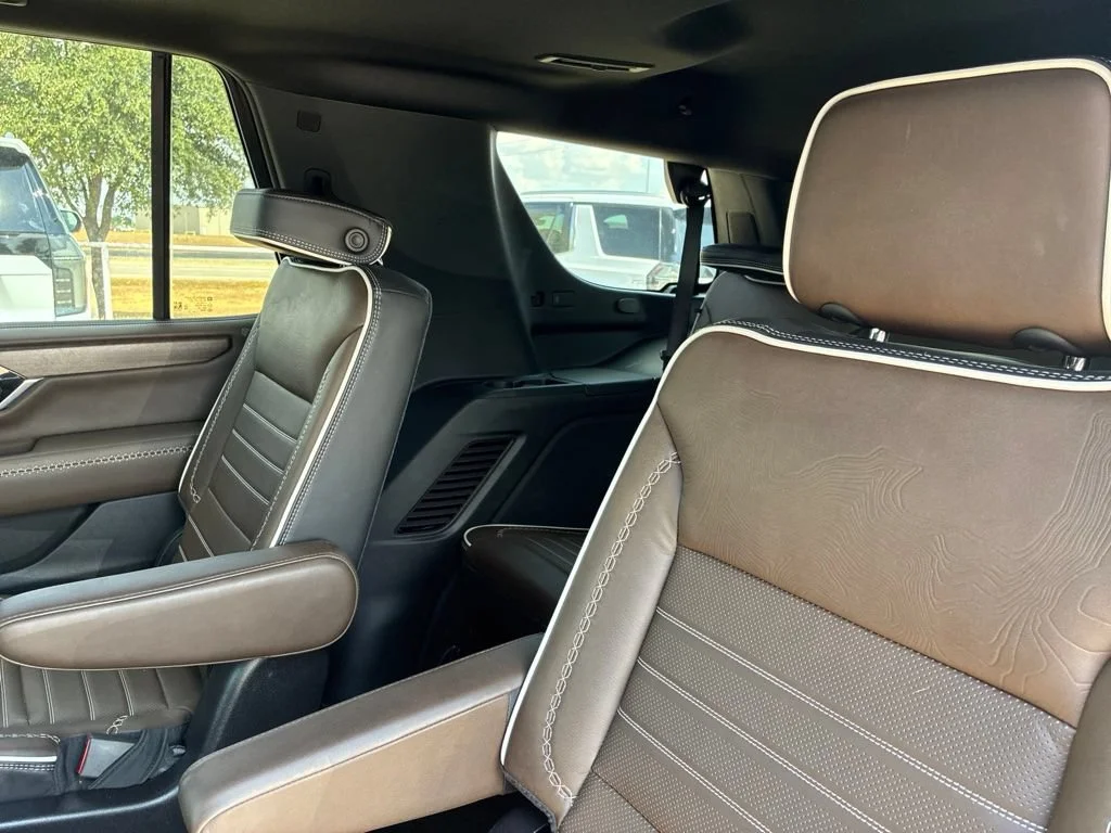 Used 2025 Onyx Black GMC Denali Ultimate image 6