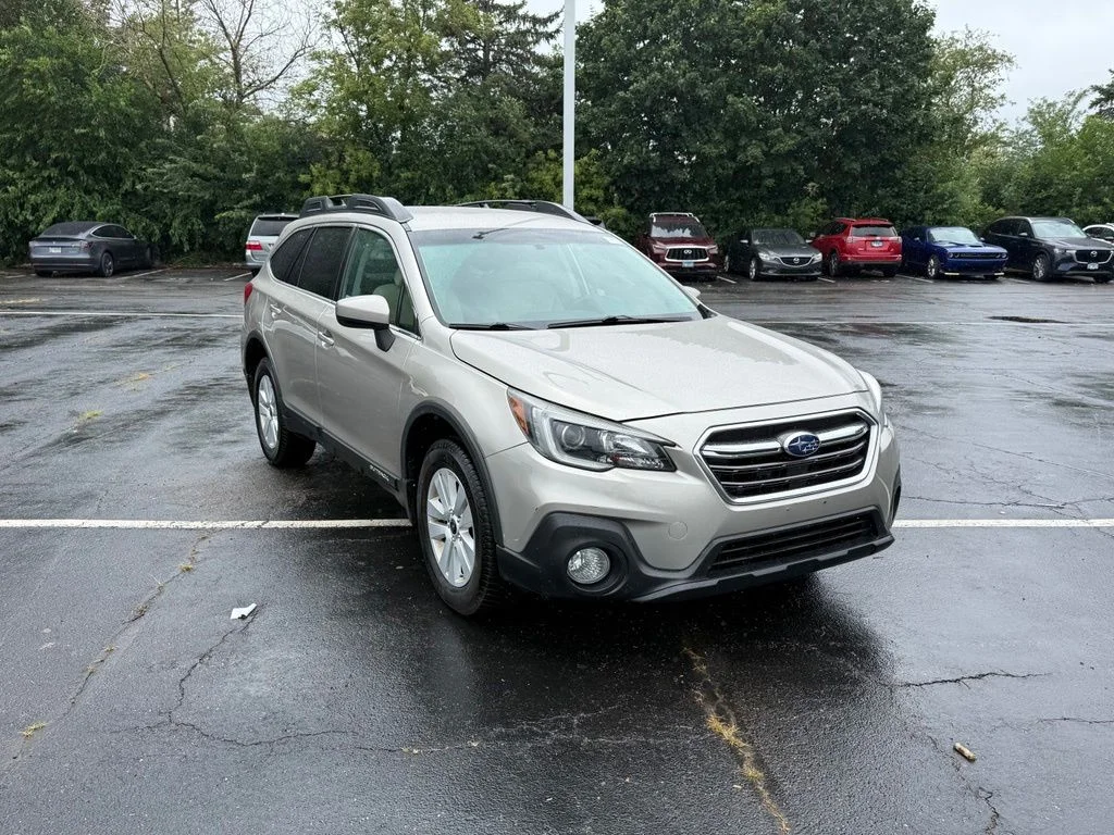 Used 2018 Gray Subaru 2.5i Premium image 9