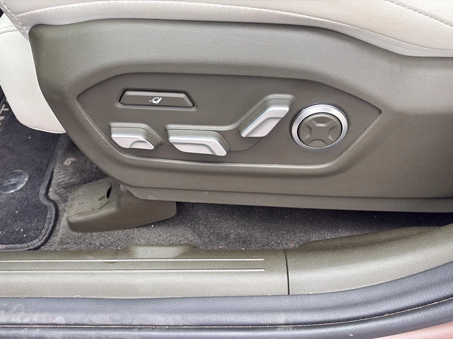 Used 2025 Earthy Brass Matte Hyundai Calligraphy image 13