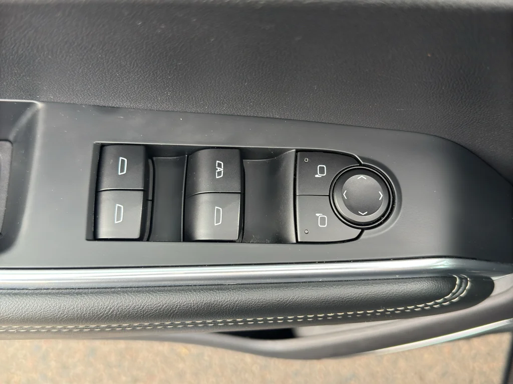 Used 2025 Sterling Metallic GMC AWD Elevation image 20
