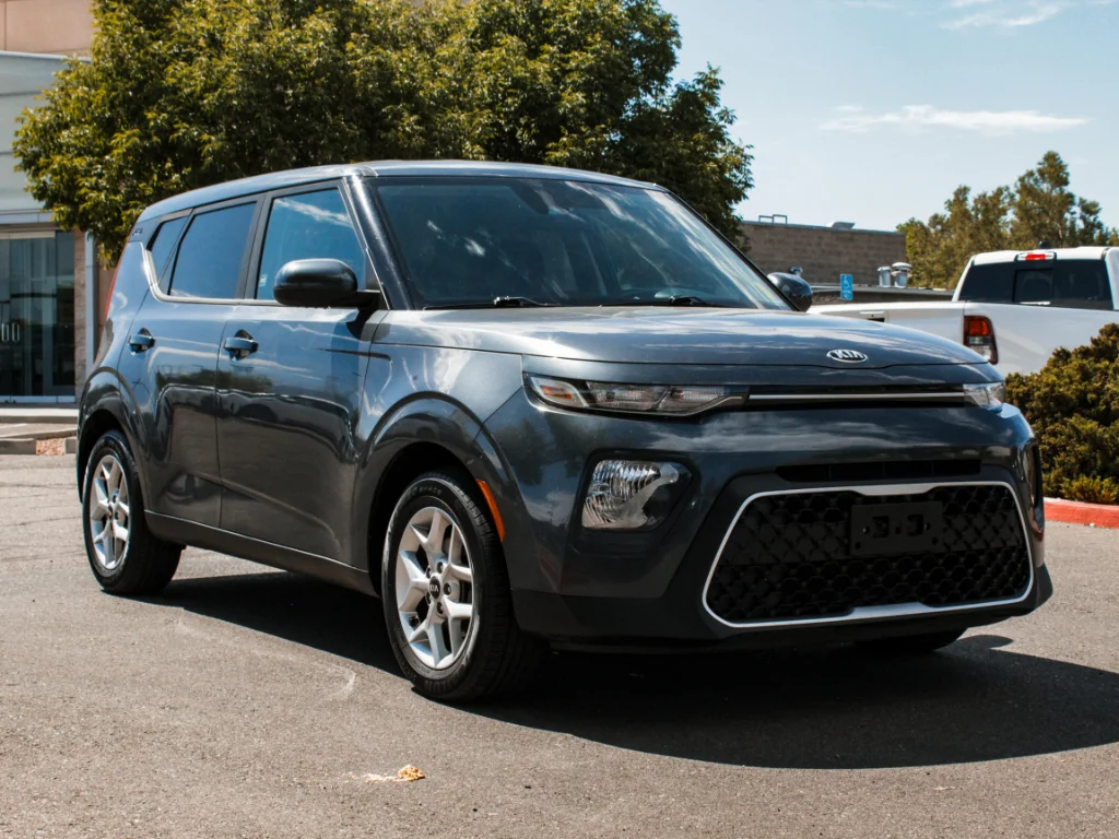Used 2021 Gravity Gray Kia S image 3