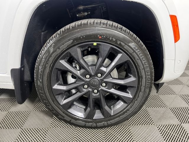 New 2026 Bright White Clear-Coat Exterior Paint Jeep Limited Reserve image 5