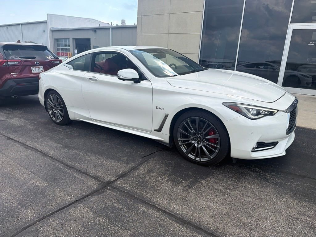 Used 2017 White INFINITI Red Sport 400 image 9