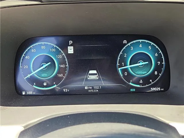 Used 2024 Hyper White Hyundai SEL Front-Wheel Drive image 16
