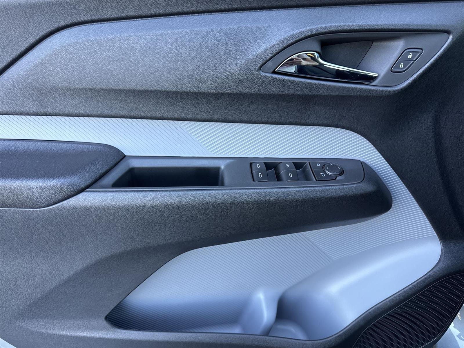 2027 Chevrolet Bolt LT - Photo 26