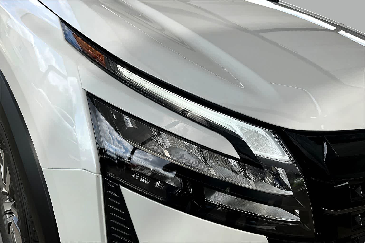 New 2026 Everest White Pearl Tricoat Nissan SL image 18