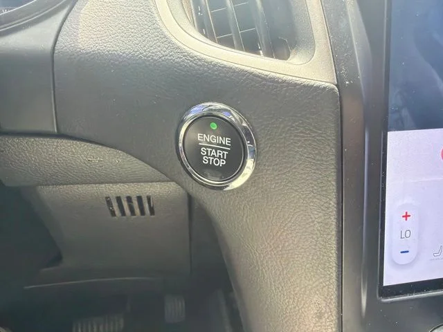 Used 2022 White Ford SEL image 18