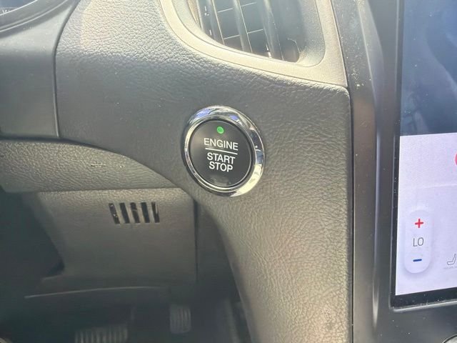 Used 2022 White Ford SEL image 18