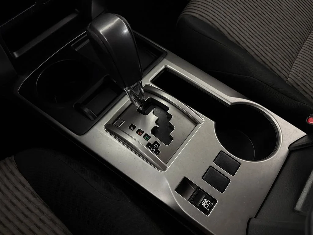 Used 2015 White Toyota SR5 image 28