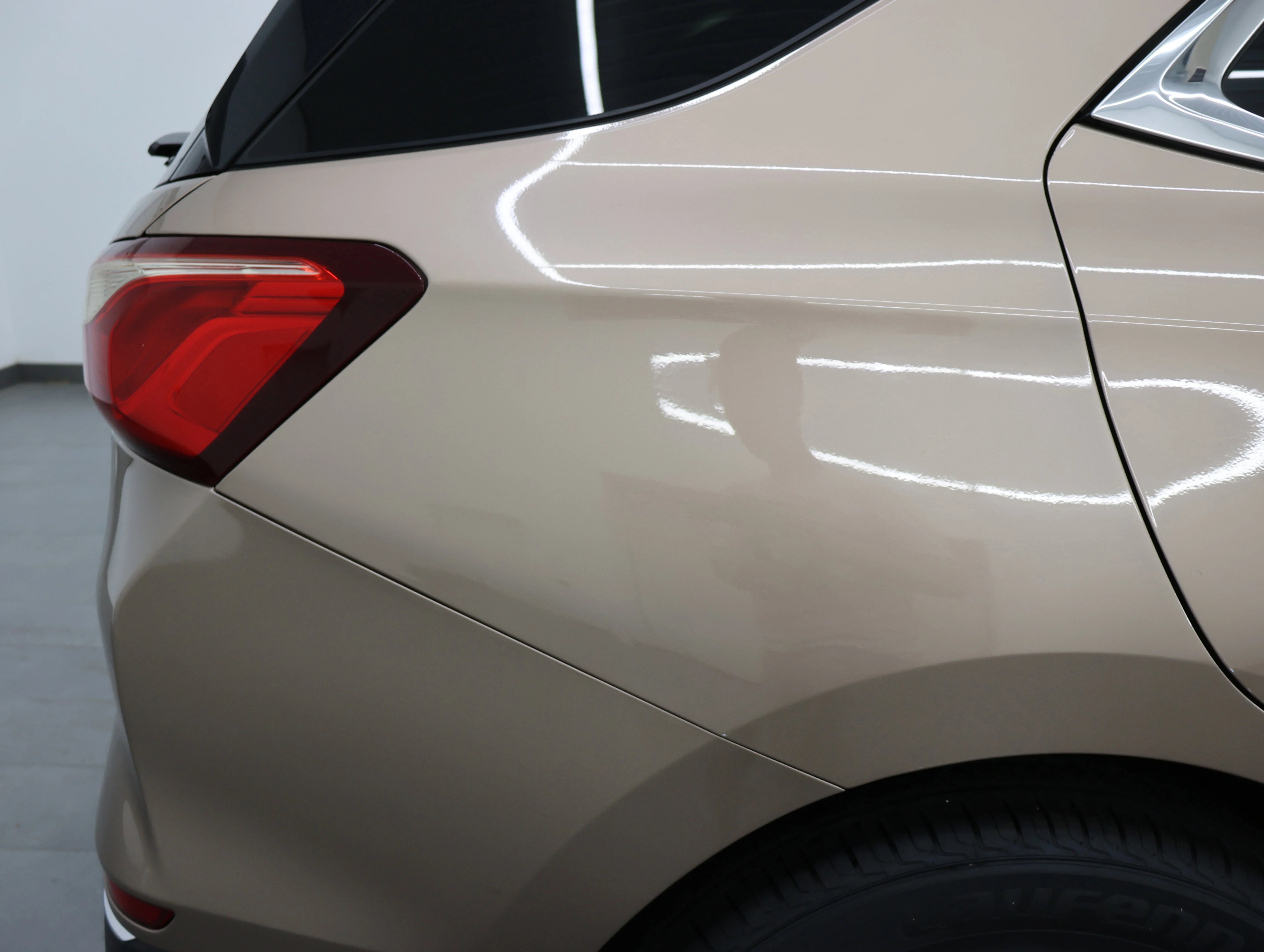 Used 2018 Sandy Ridge Metallic Chevrolet Premier image 24