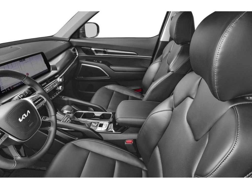 Used 2025 White Kia S image 6
