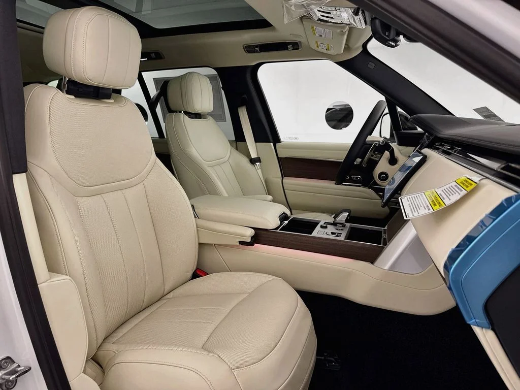 New 2027 Fuji White Land Rover SE image 30