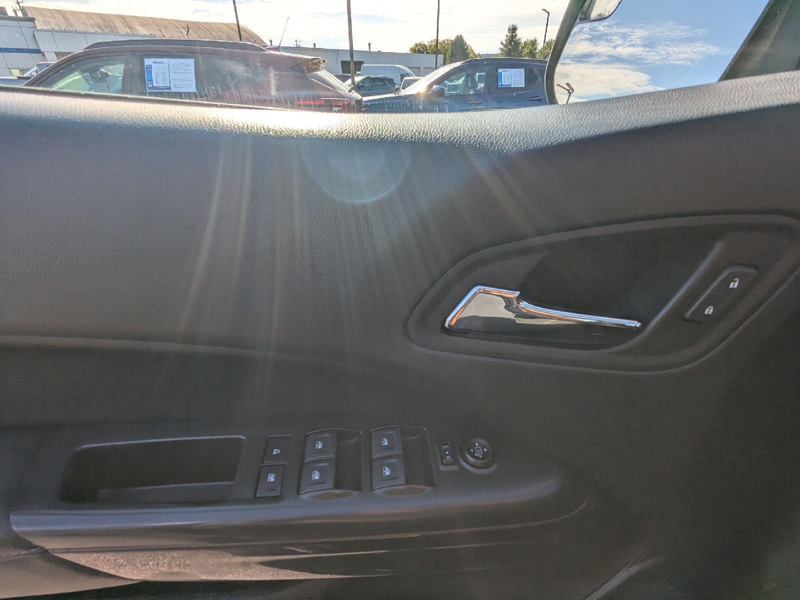 Used 2019 SATIN STEEL METALLIC GMC 4WD SLE image 24