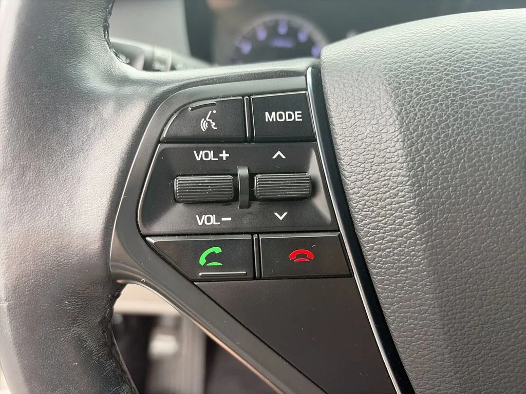 Used 2016 Silver Hyundai Limited image 23