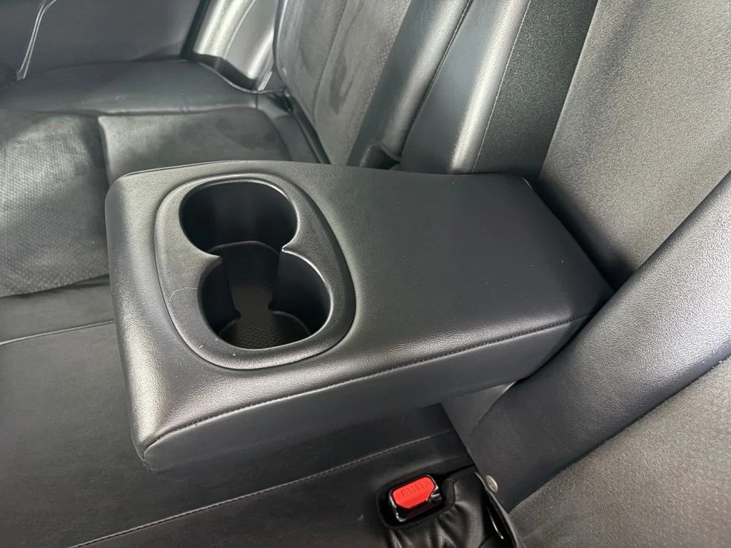 Used 2022 Silver Mitsubishi SE image 13
