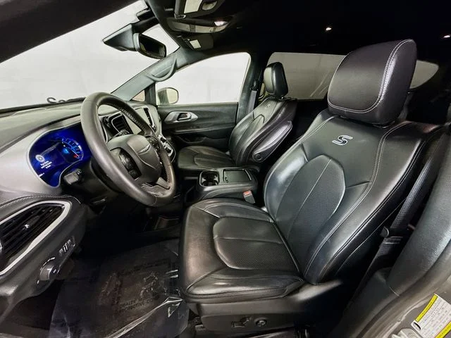 Used 2022 White Chrysler Touring L image 20