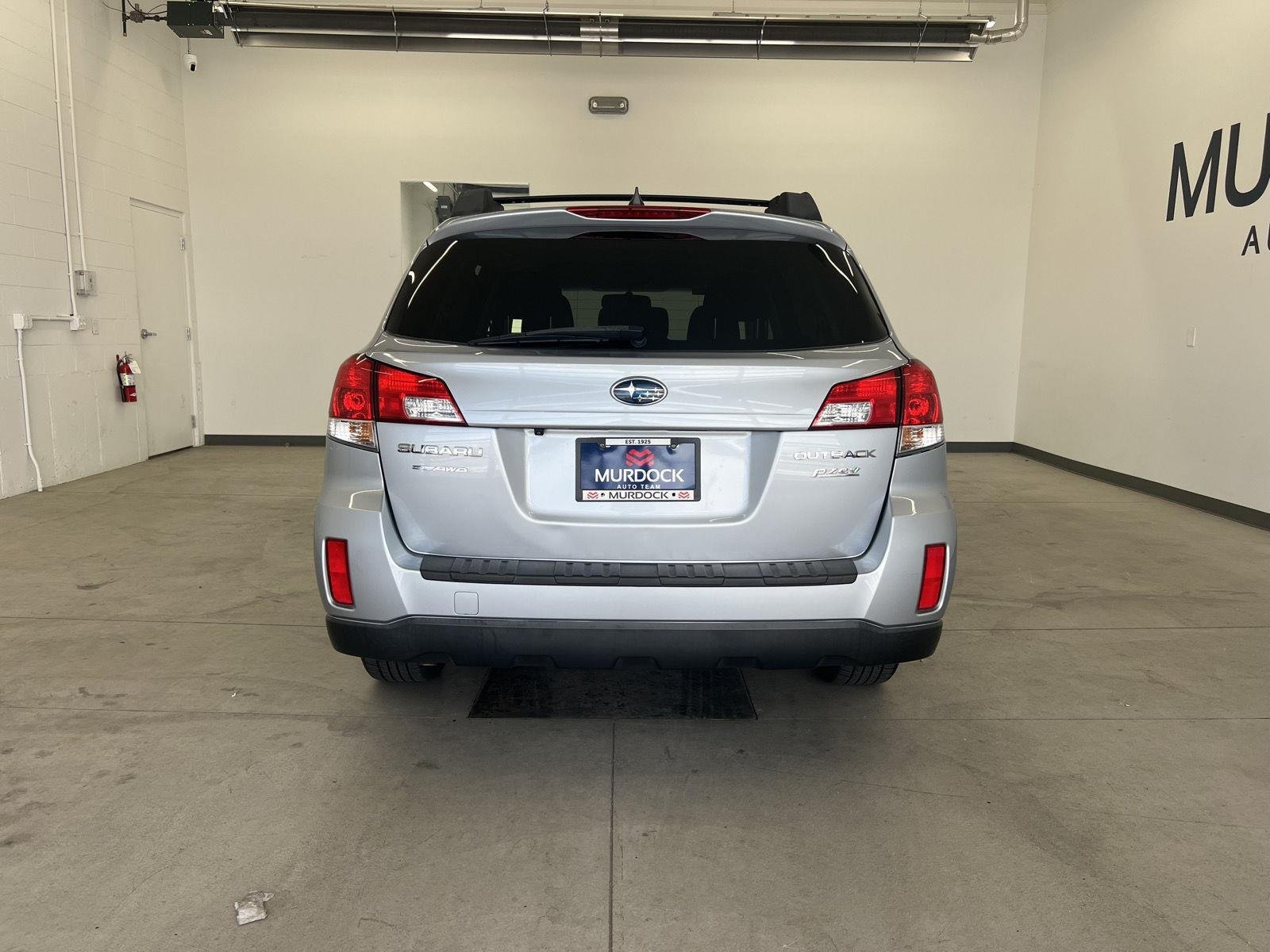 Used 2014 Ice Silver Metallic Subaru 2.5i Premium image 3