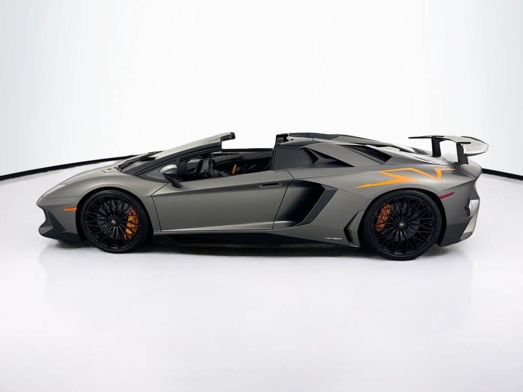 Used 2017  Lamborghini  image 8
