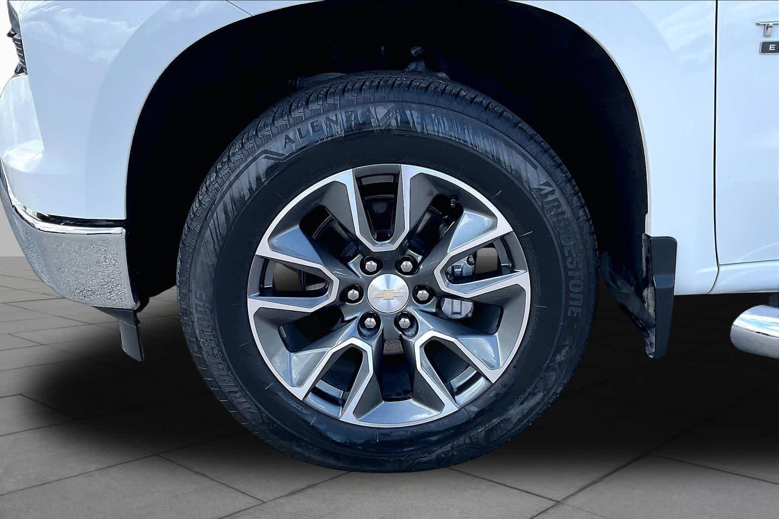 Used 2023 Summit White Chevrolet LT image 11