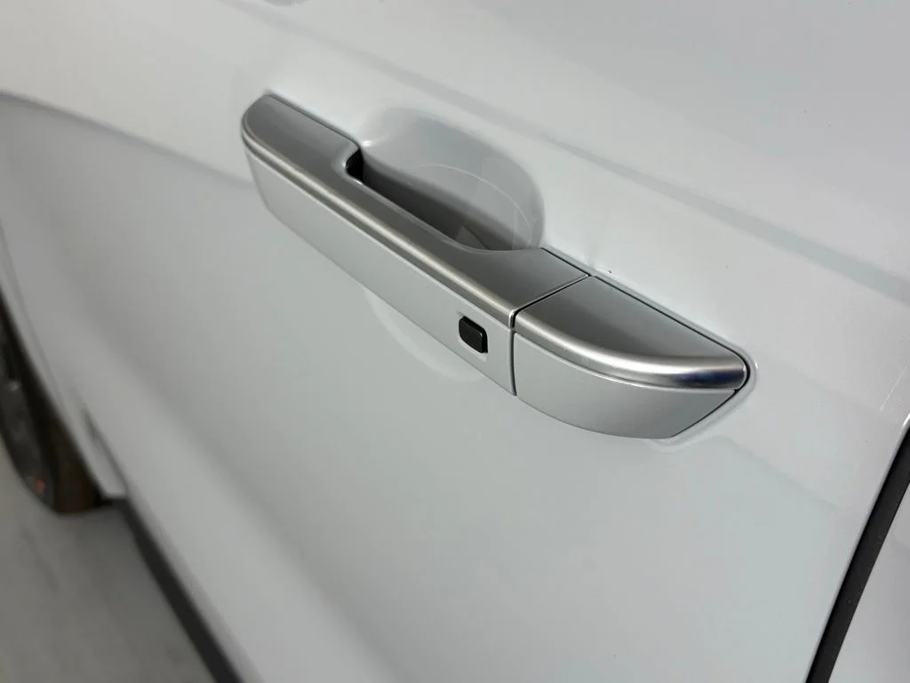 New 2026 Ceramic Silver Kia EX image 12