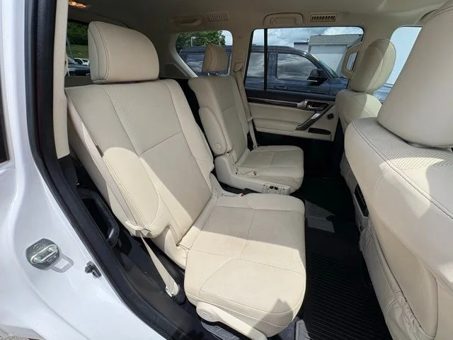Used 2023 White Lexus 460 image 33