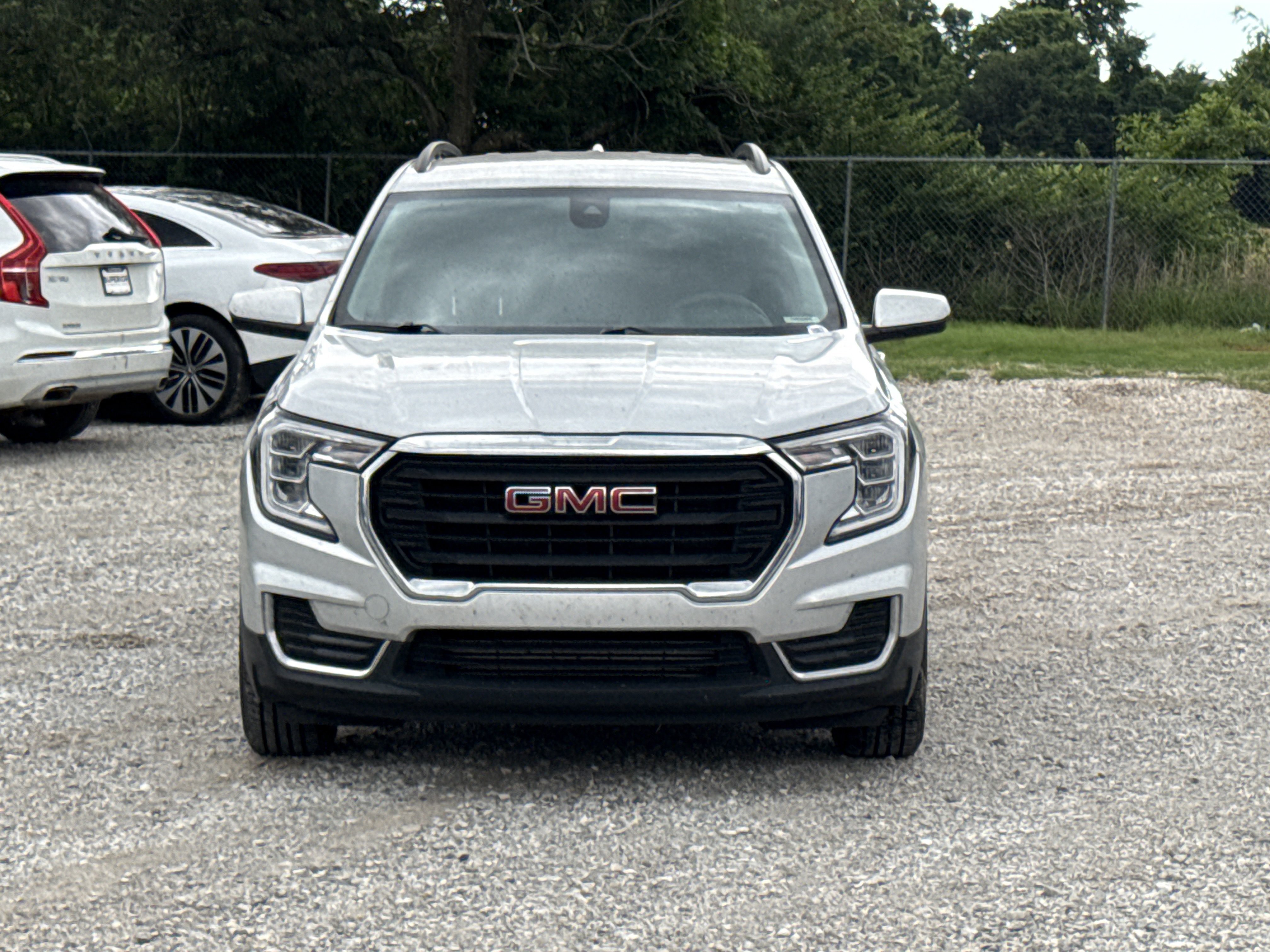 Used 2022 Quicksilver Metallic GMC SLE image 2