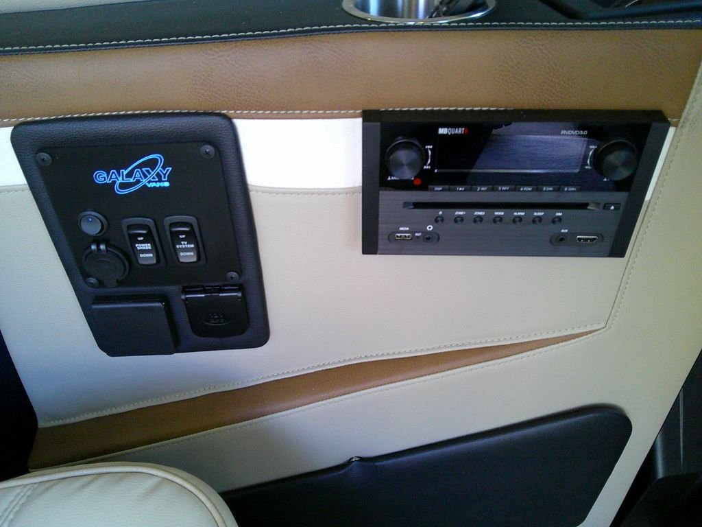Used 2024 Black RAM High Roof image 30