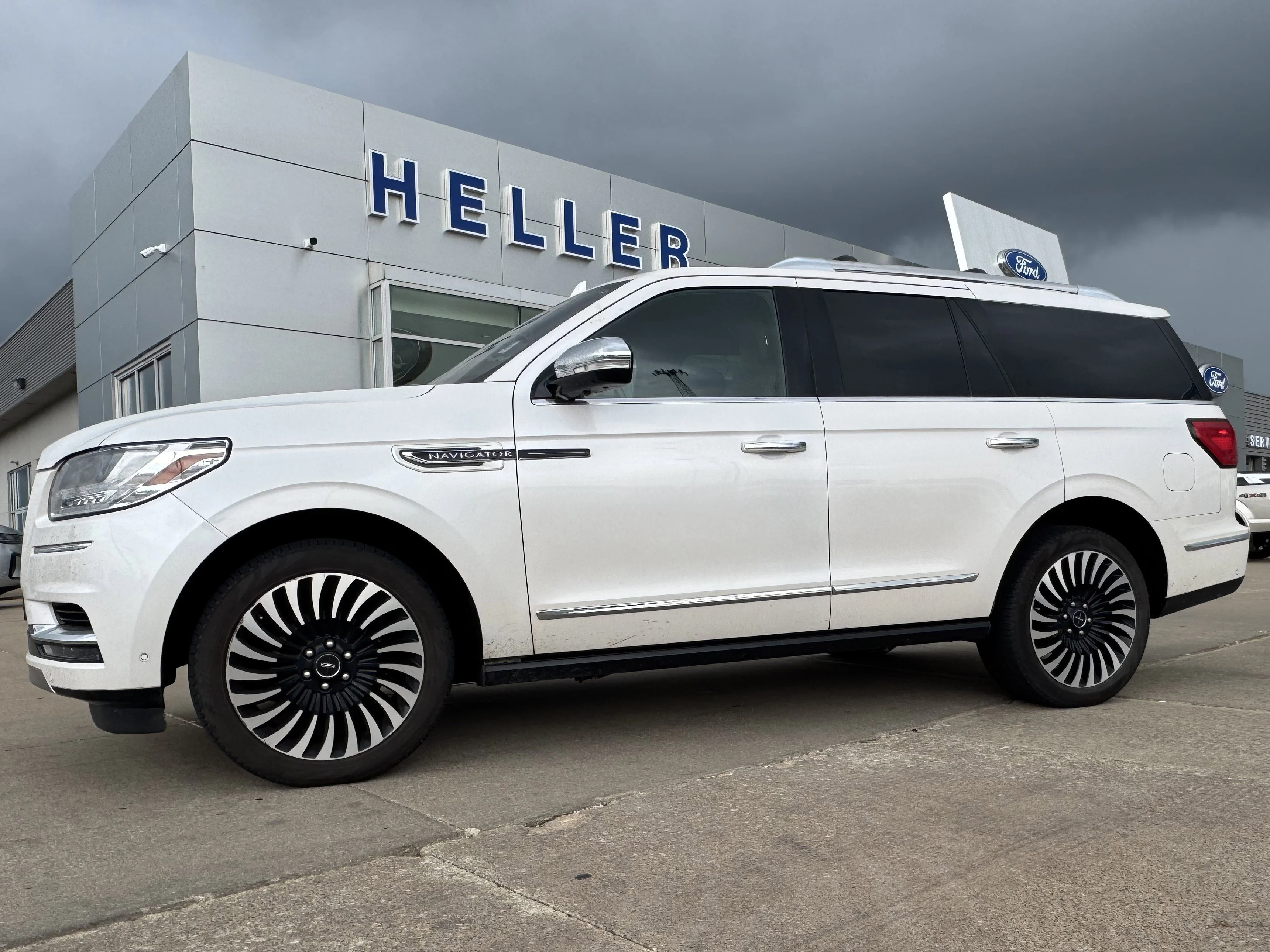 Used 2019 White Platinum Clearcoat Metallic Lincoln Black Label image 3