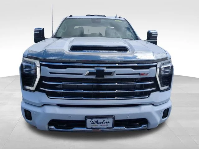 Used 2024 Summit White Chevrolet LTZ image 10