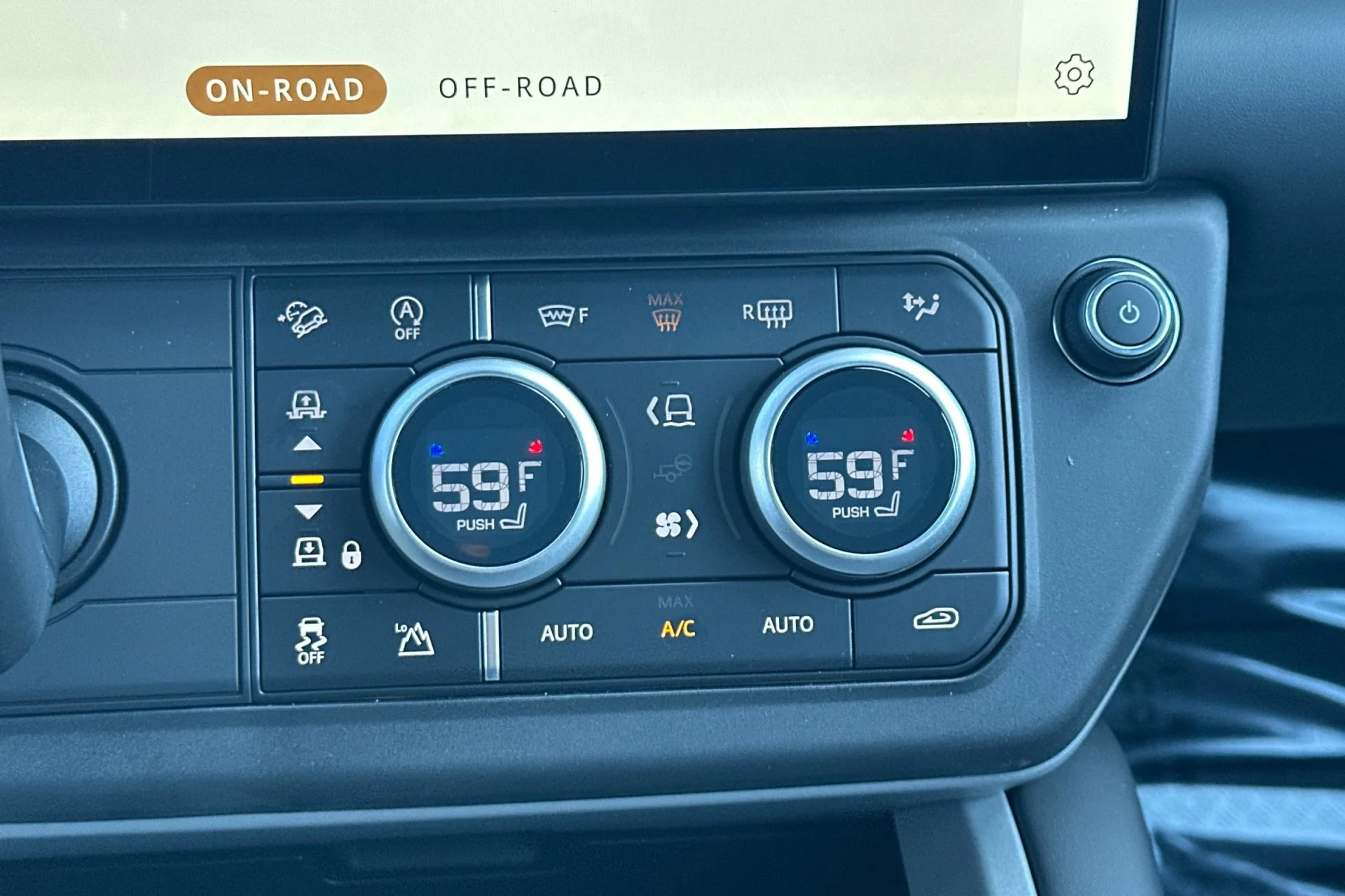 New 2026 Santorini Black Land Rover V8 image 23