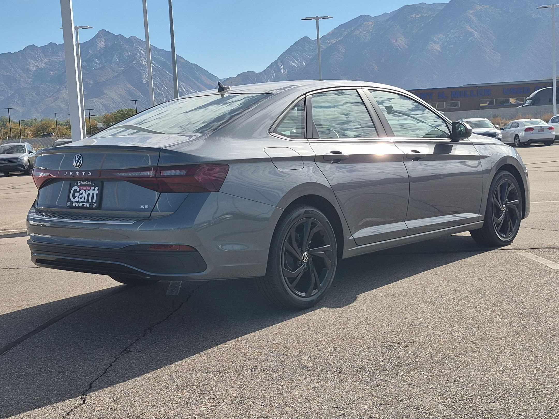 New 2027 Platinum Gray Metallic Volkswagen SE image 3
